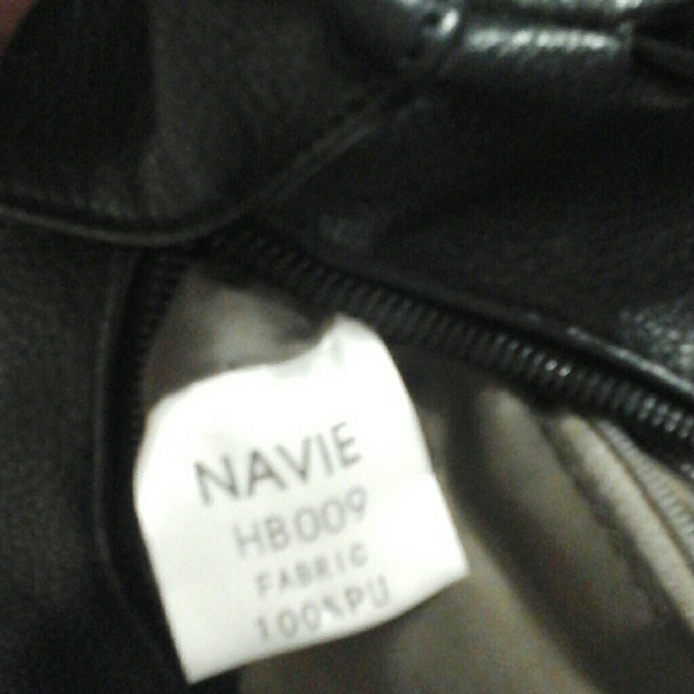 Black purse. - Picture 6 of 8
